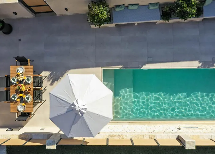 别墅 Sofimar By The *